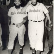 Después del triunfo revolucionario, integra el equipo de pelota Barbudos junto a Camilo Cienfuegos. Foto: Archivo de la Casa Editorial Verde Olivo