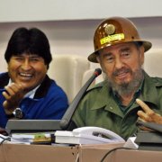 Fidel junto al presidente de Bolivia Evo Morales, en una reunión con diputados y estudiantes de medicina. Foto: Jorge L. González